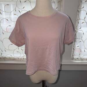 Lululemon Cates T-Shirt Pink Pima Cotton Cropped Short Sleeve Tee
